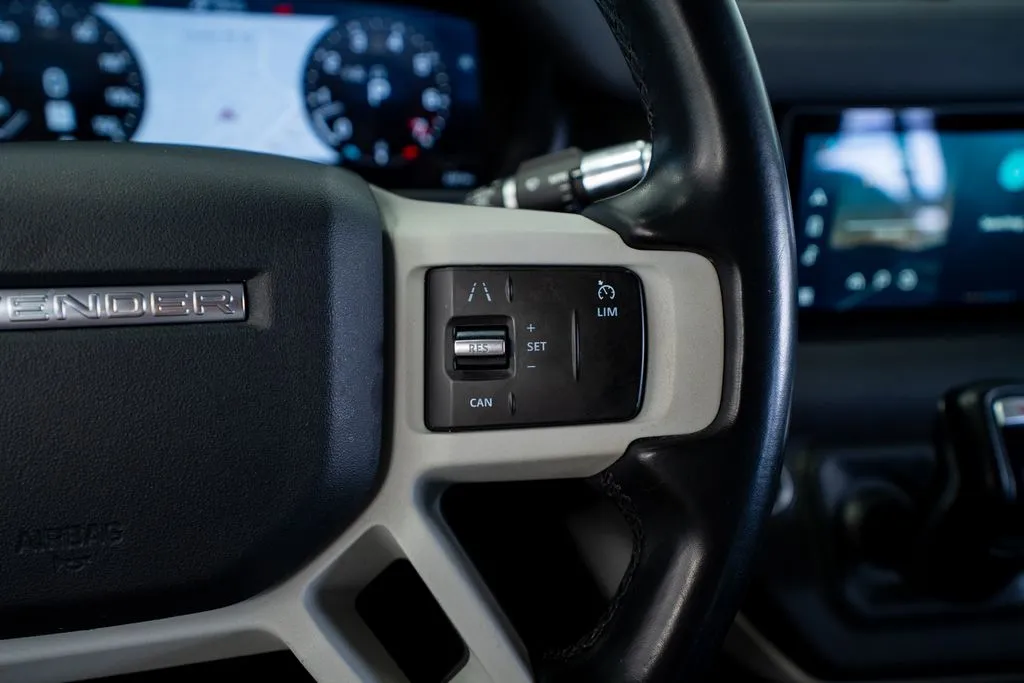 Land Rover Defender 110 photo 38