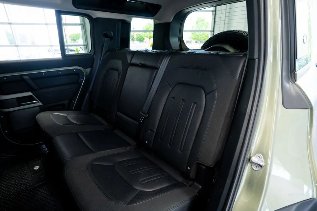 Land Rover Defender 110 photo 48