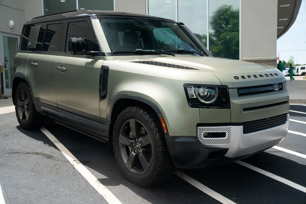 Land Rover Defender 110 photo 8