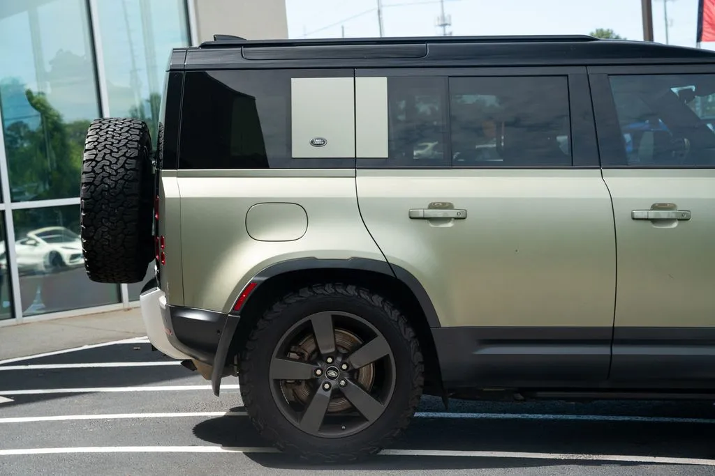 Land Rover Defender 110 photo 12