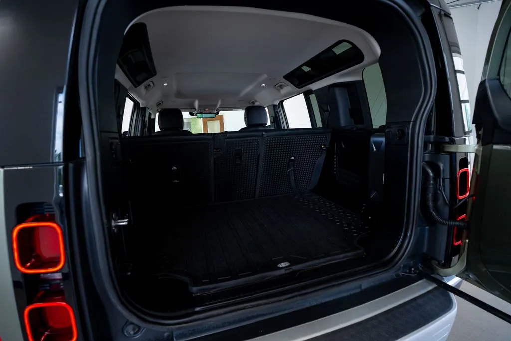 Land Rover Defender 110 photo 53