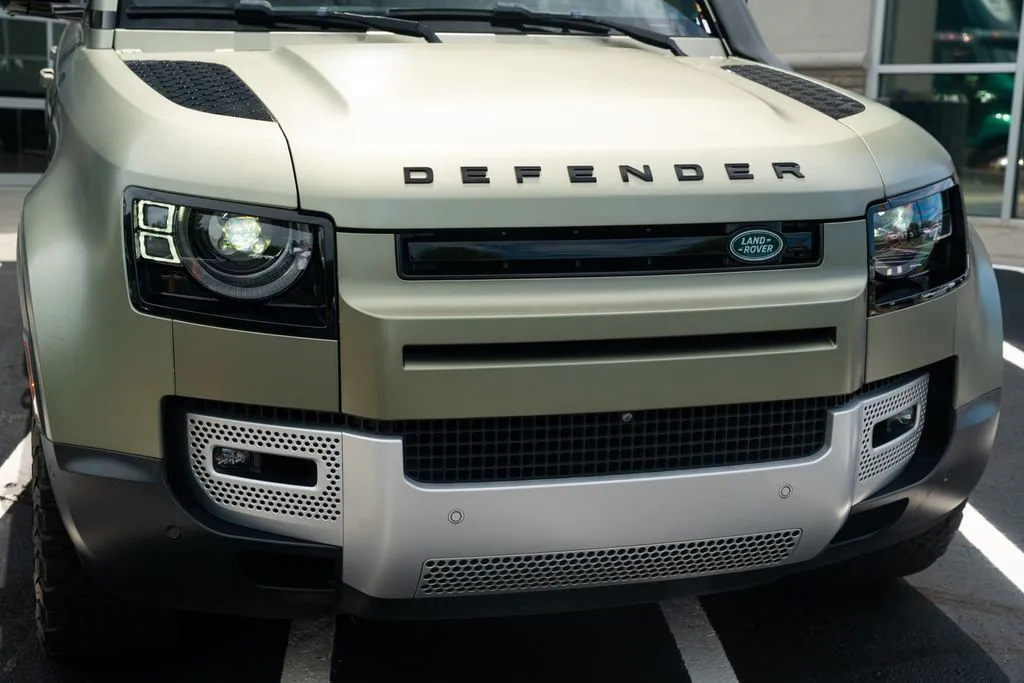 Land Rover Defender 110 photo 5