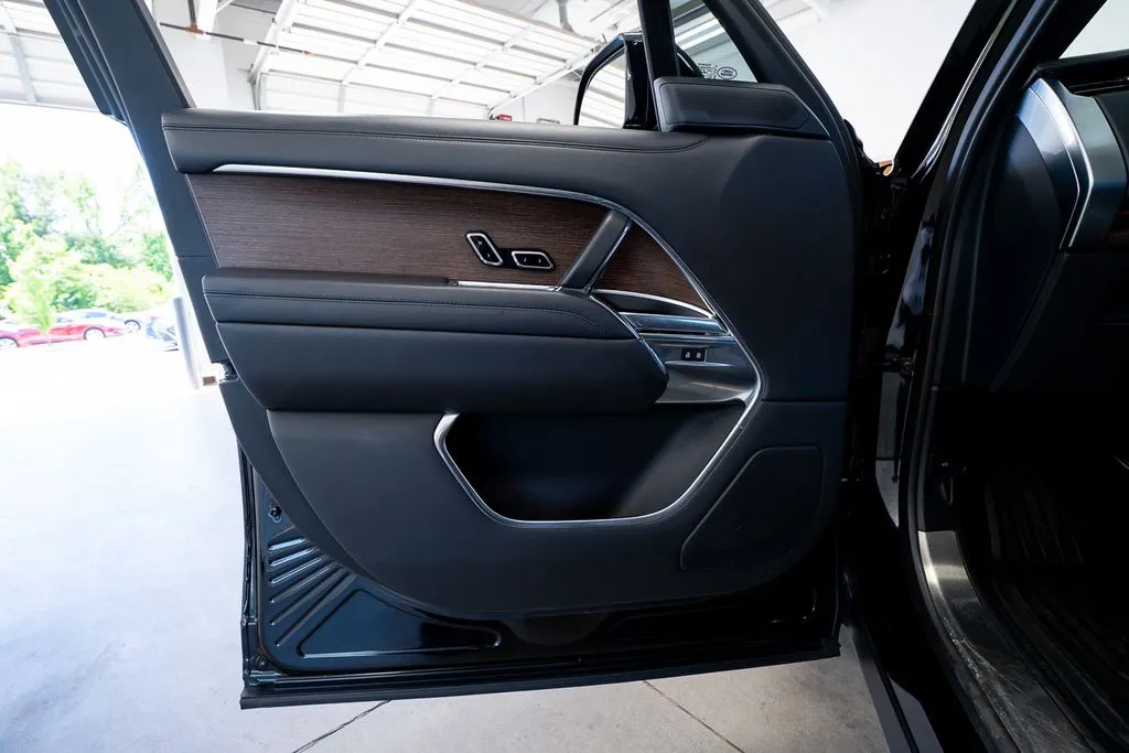 Land Rover Range Rover photo 26