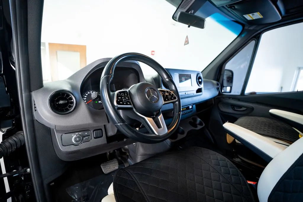 Mercedes-Benz Sprinter 2500 photo 22