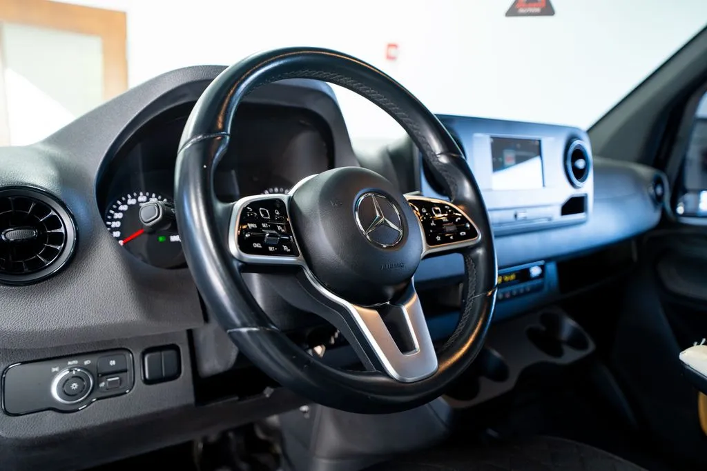 Mercedes-Benz Sprinter 2500 photo 23