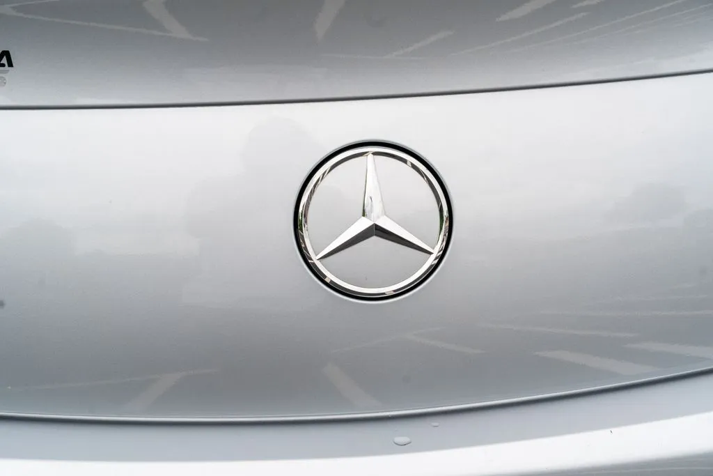 Mercedes-Benz E-Class photo 19