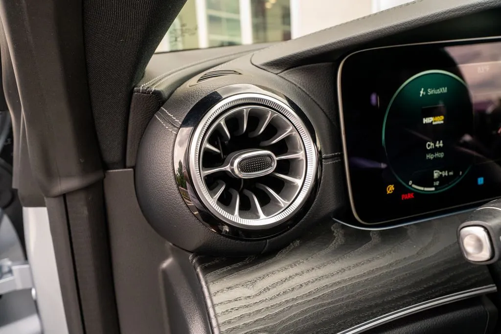 Mercedes-Benz E-Class photo 34