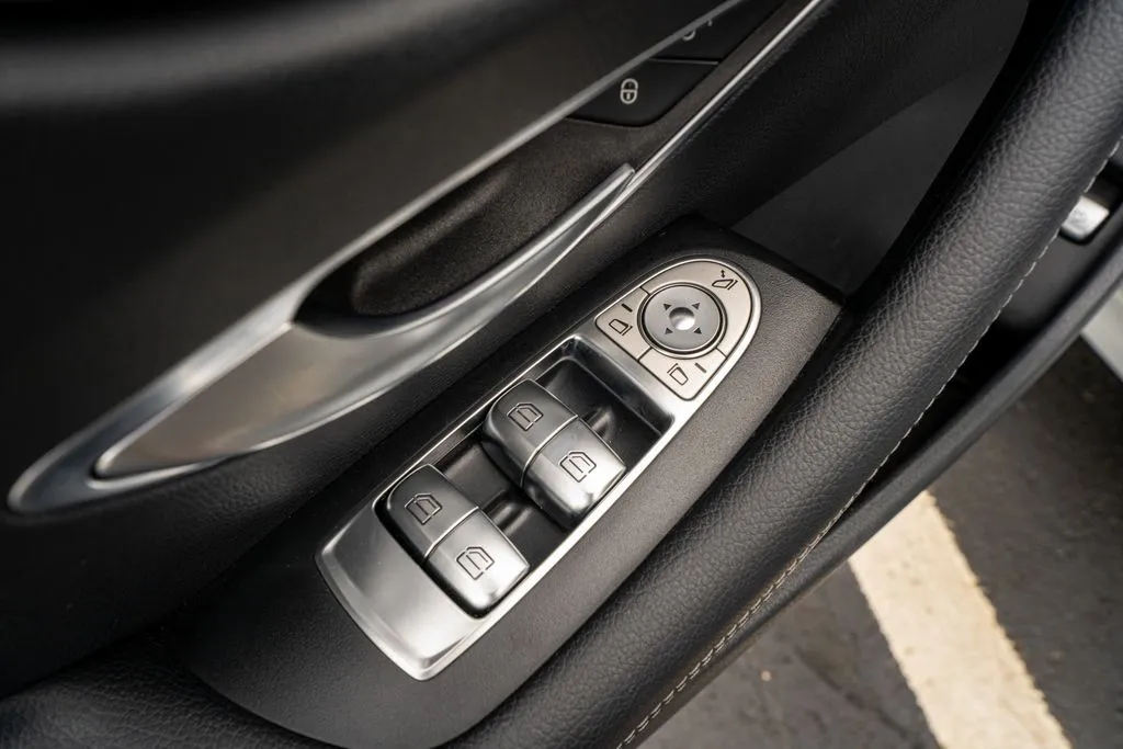 Mercedes-Benz E-Class photo 31