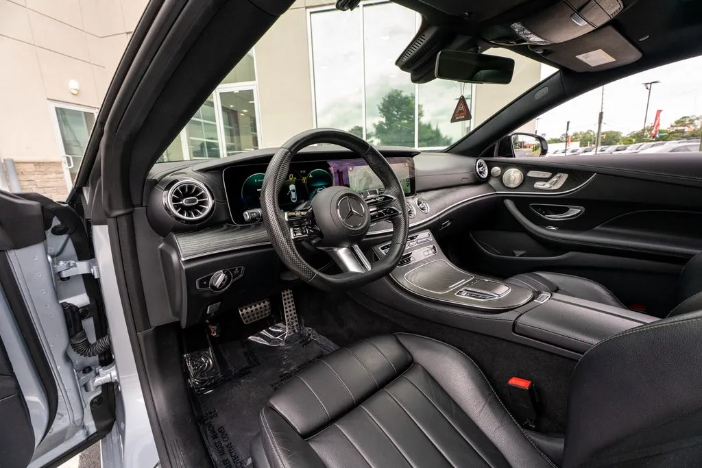 Mercedes-Benz E-Class photo 32