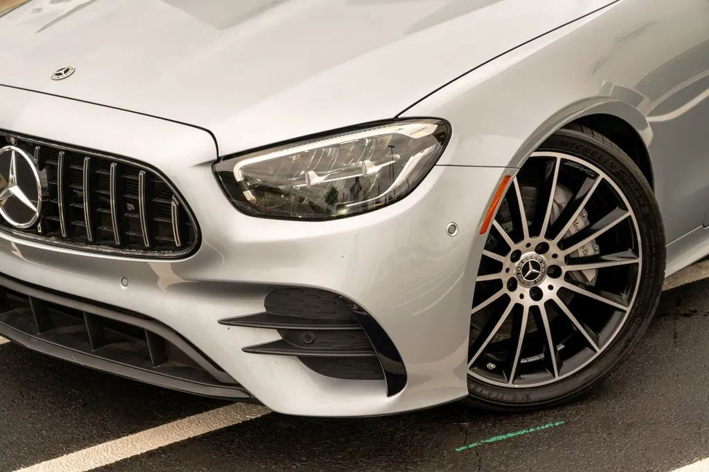Mercedes-Benz E-Class photo 3