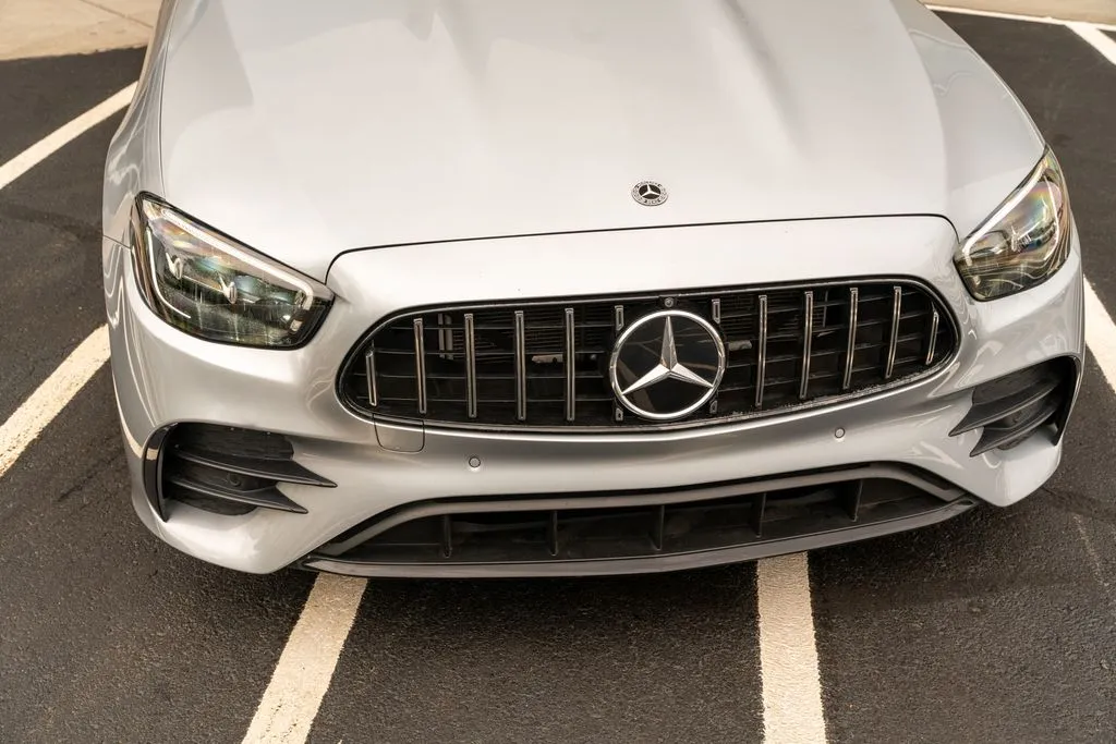 Mercedes-Benz E-Class photo 5