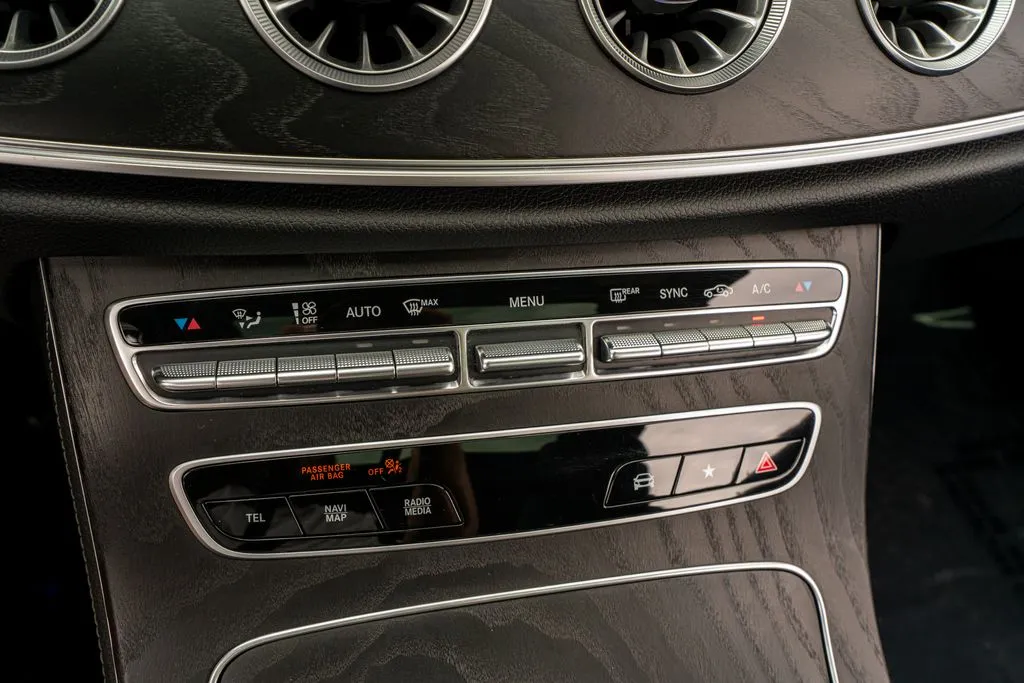 Mercedes-Benz E-Class photo 45