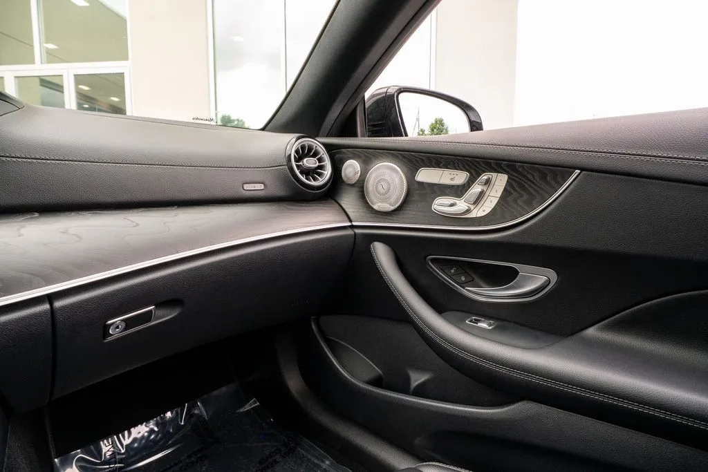 Mercedes-Benz E-Class photo 47