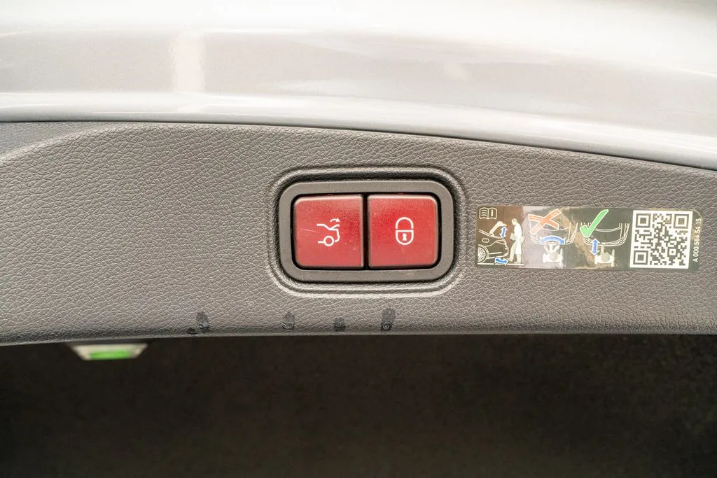 Mercedes-Benz E-Class photo 51