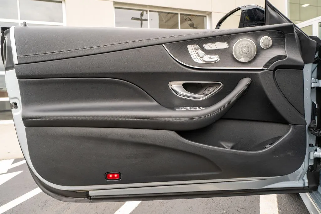 Mercedes-Benz E-Class photo 29