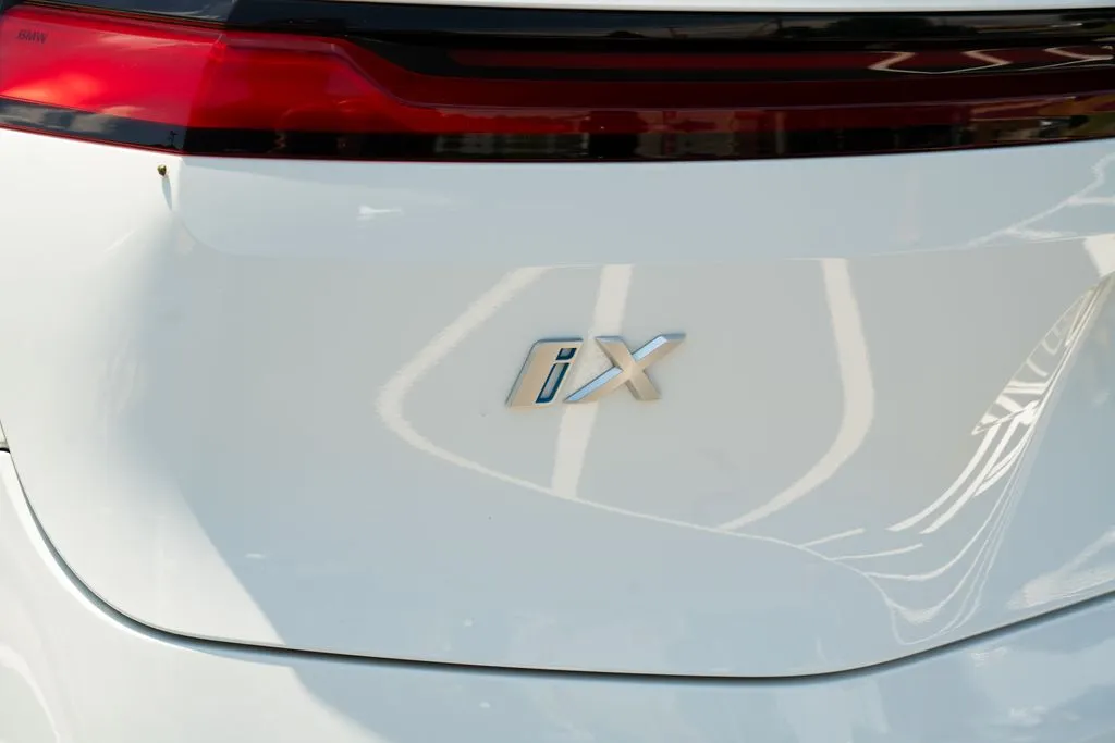 BMW iX photo 20