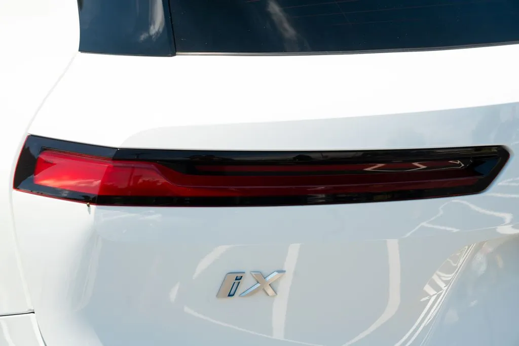 BMW iX photo 19