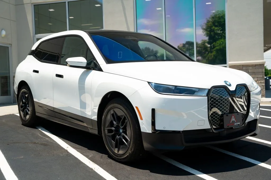 BMW iX photo 8