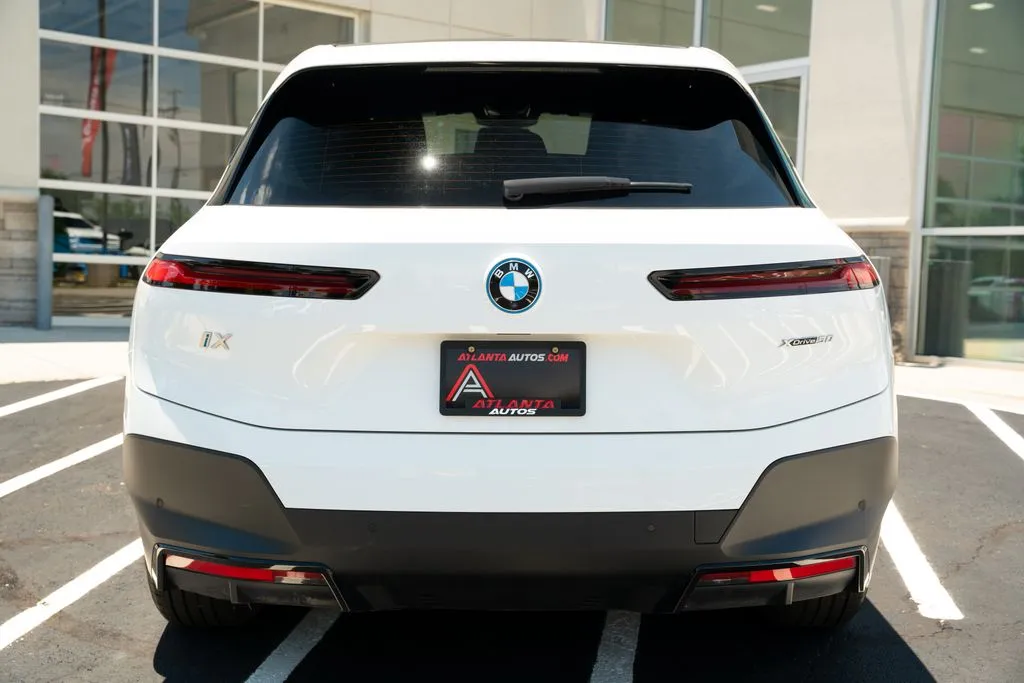 BMW iX photo 16