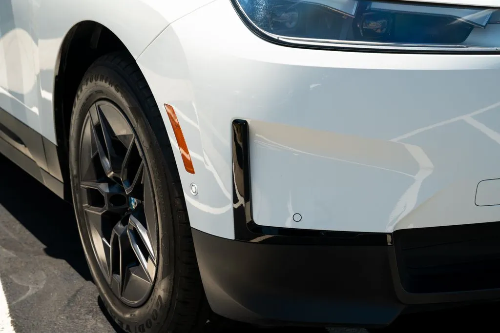 BMW iX photo 10