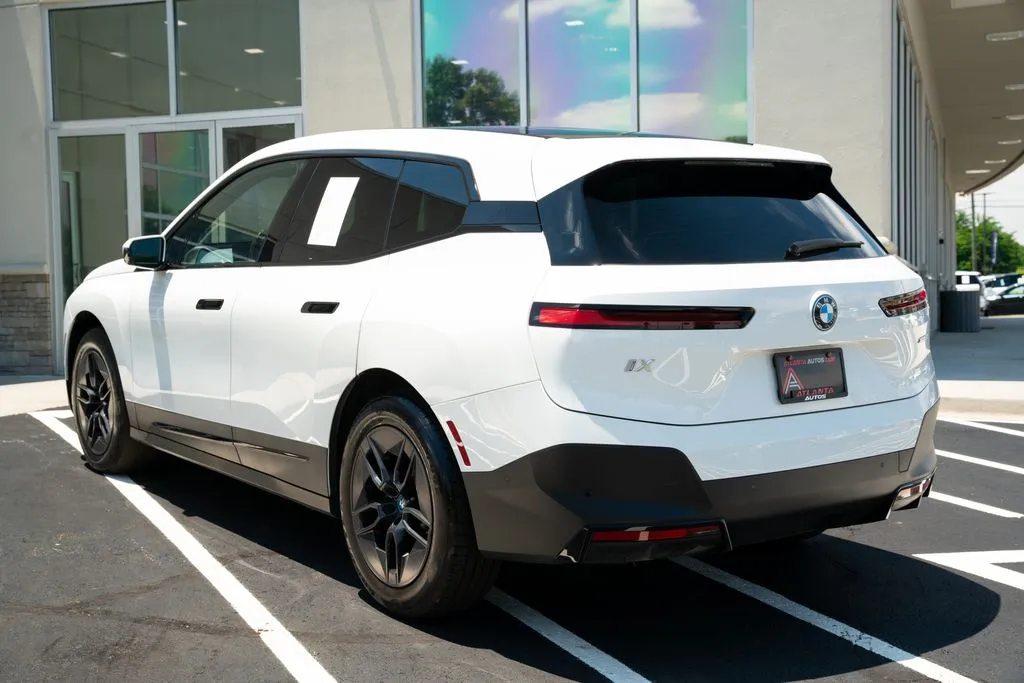 BMW iX photo 18