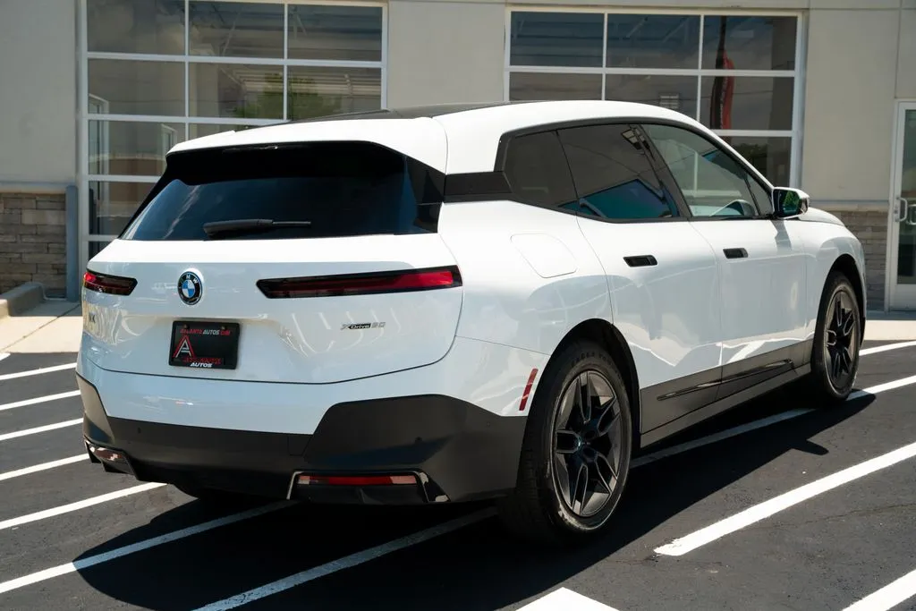 BMW iX photo 12