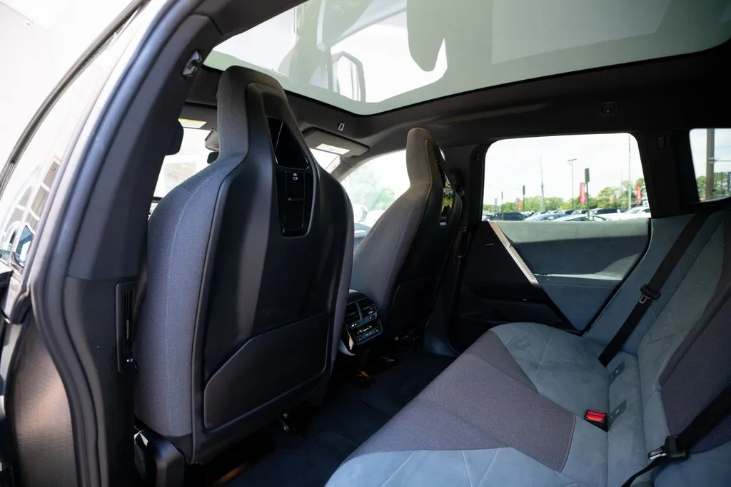BMW iX photo 44