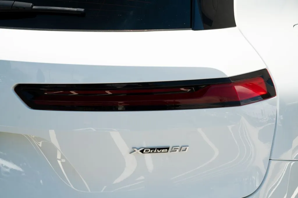 BMW iX photo 13