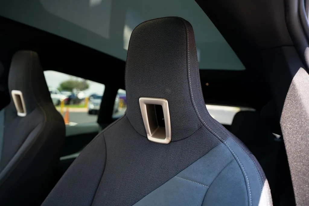 BMW iX photo 33