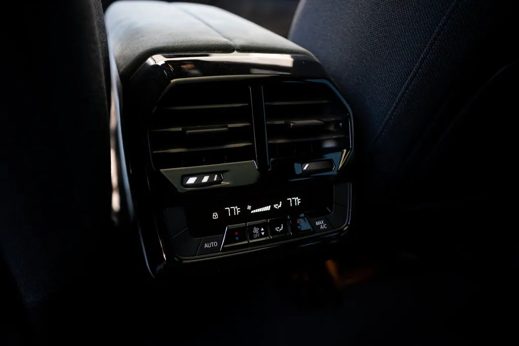 BMW iX photo 46