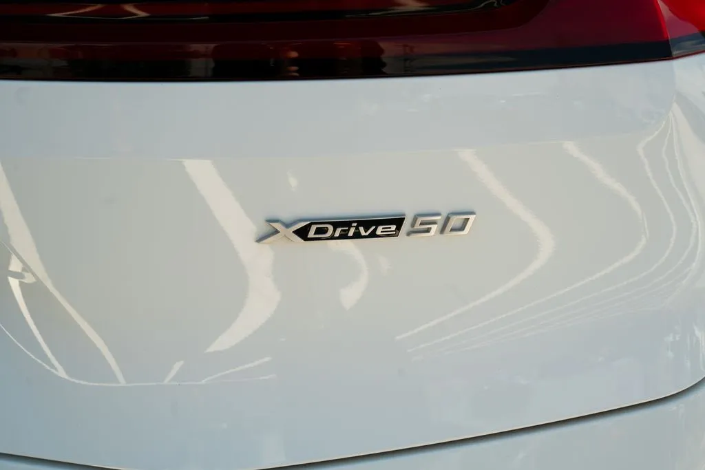 BMW iX photo 14