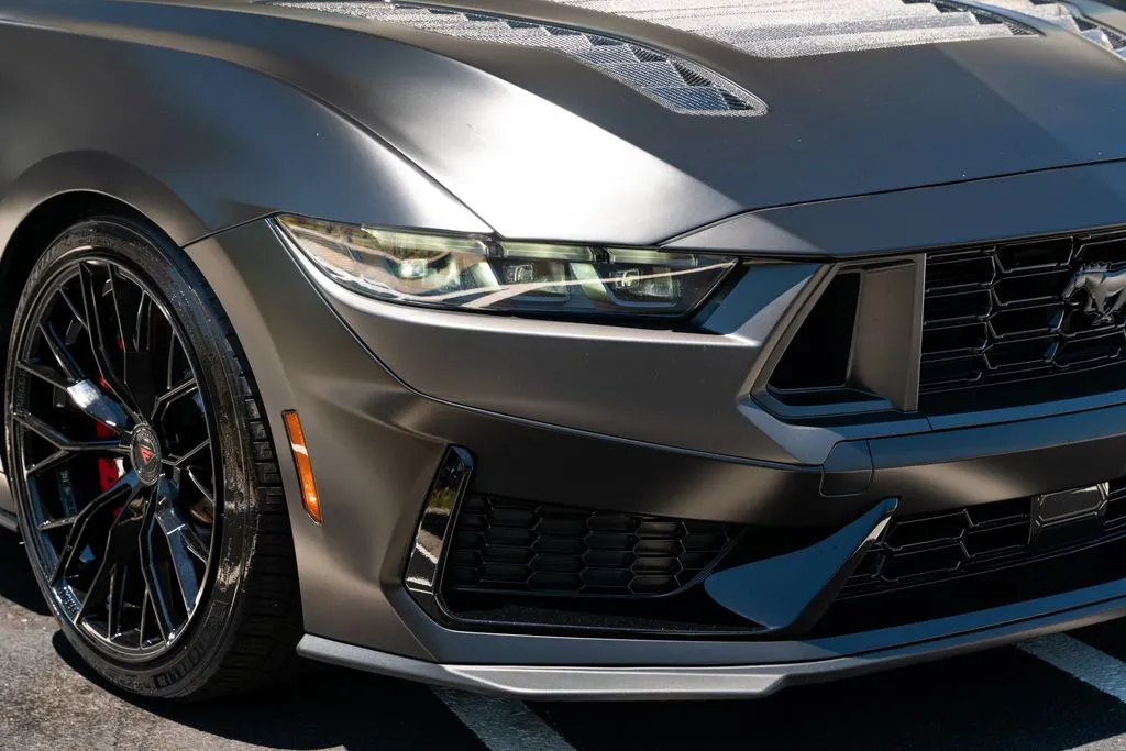 Ford Mustang photo 8