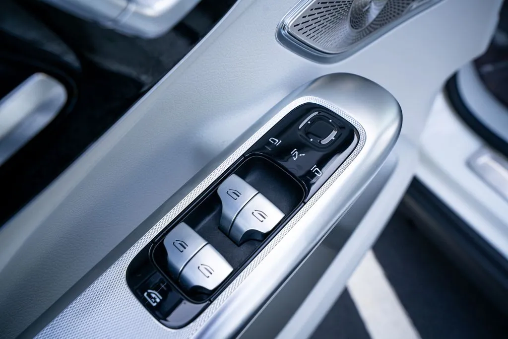 Mercedes-Benz EQE photo 30