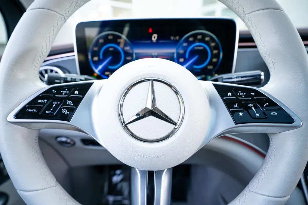 Mercedes-Benz EQE photo 36