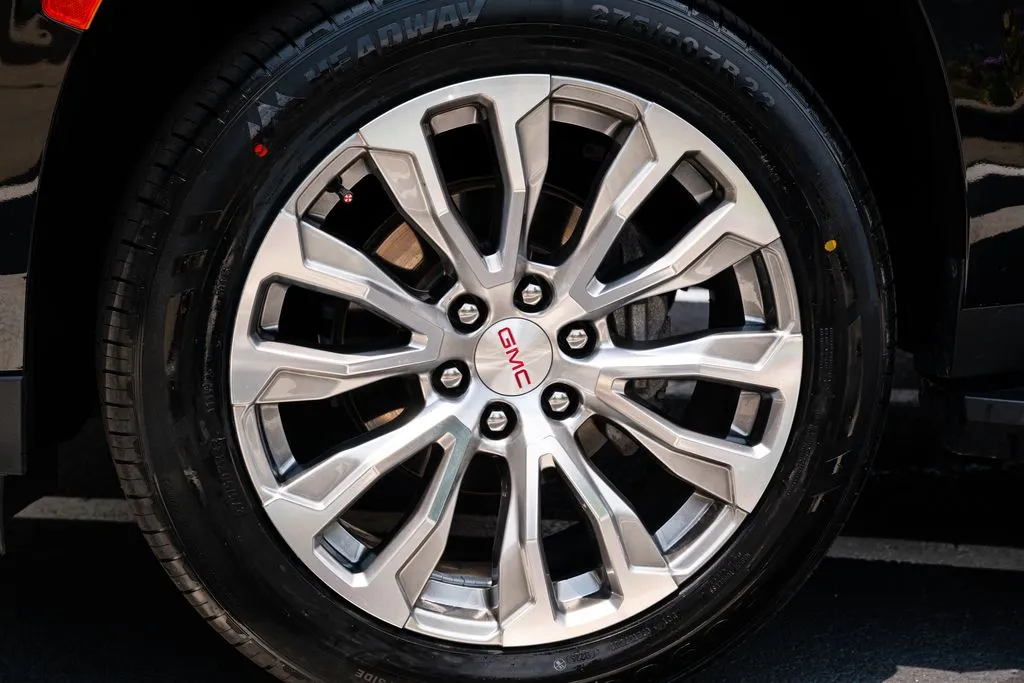 GMC Yukon photo 23