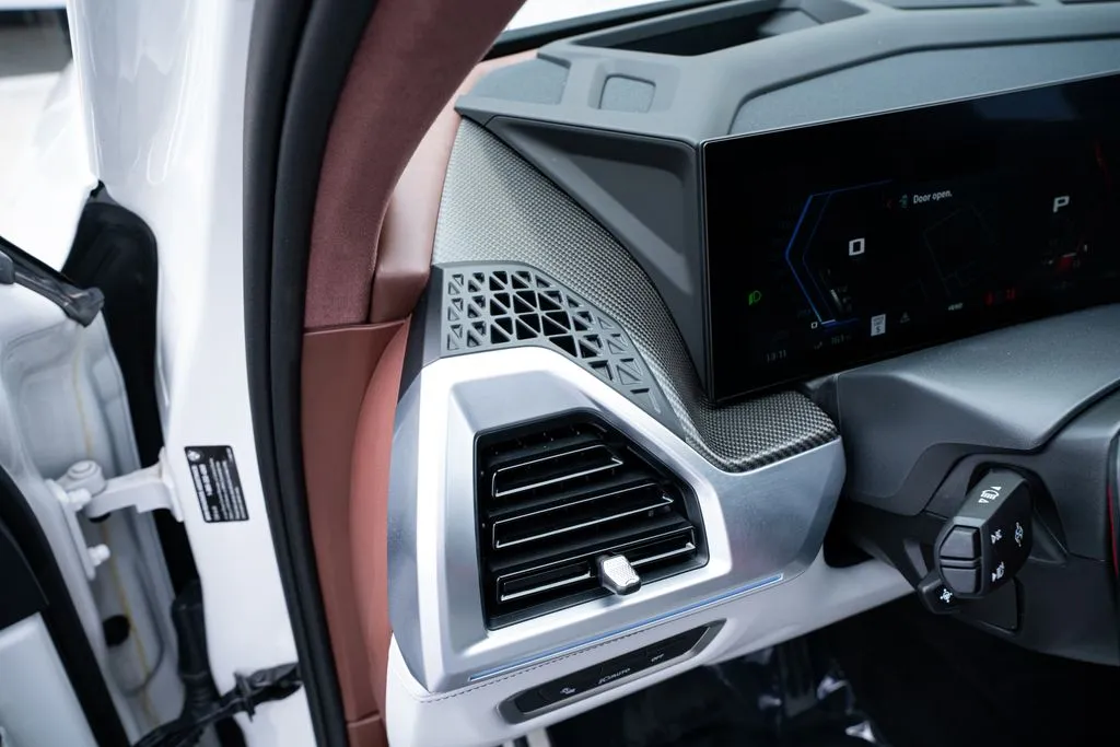 BMW XM photo 33