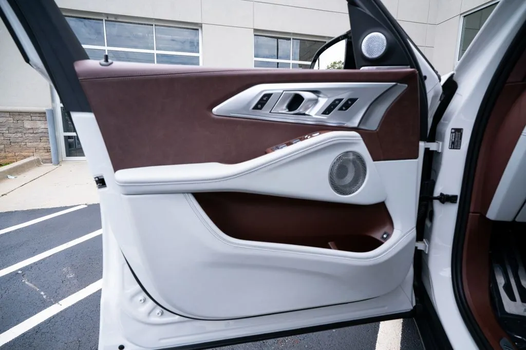 BMW XM photo 27