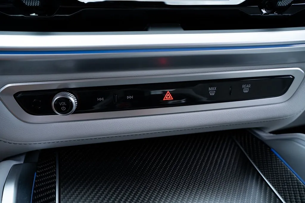 BMW XM photo 44