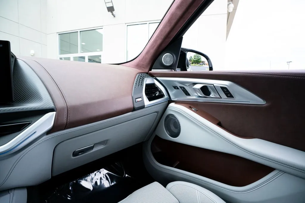 BMW XM photo 47