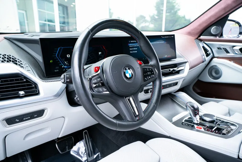 BMW XM photo 32