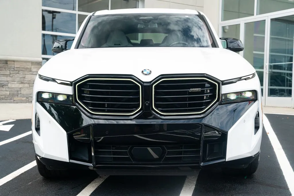 BMW XM photo 4