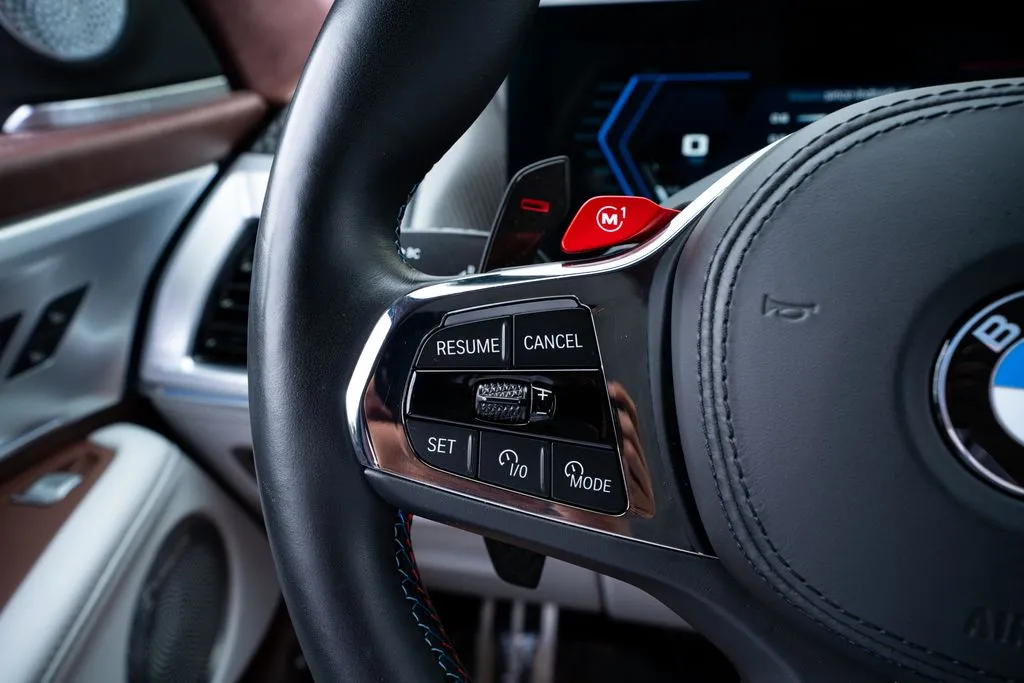 BMW XM photo 37