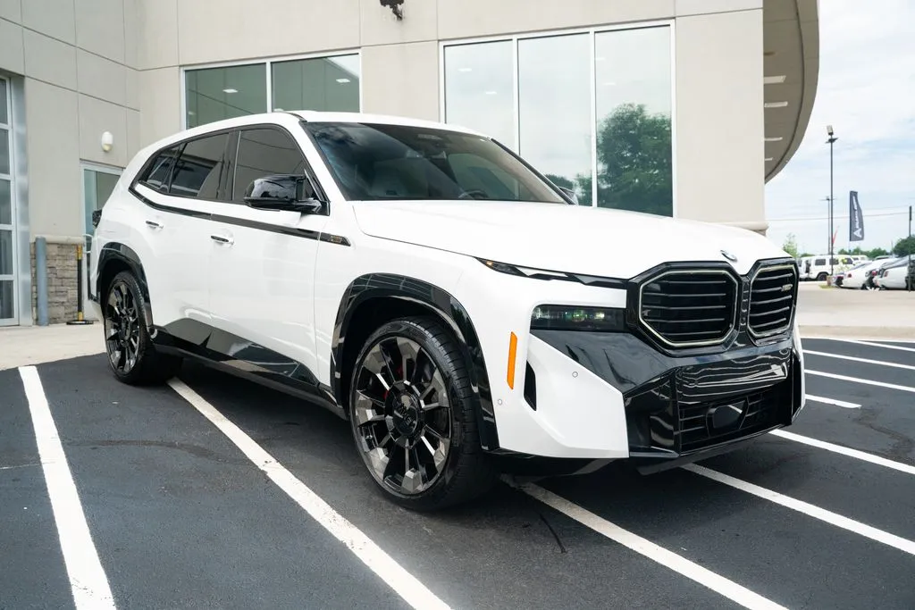 BMW XM photo 9