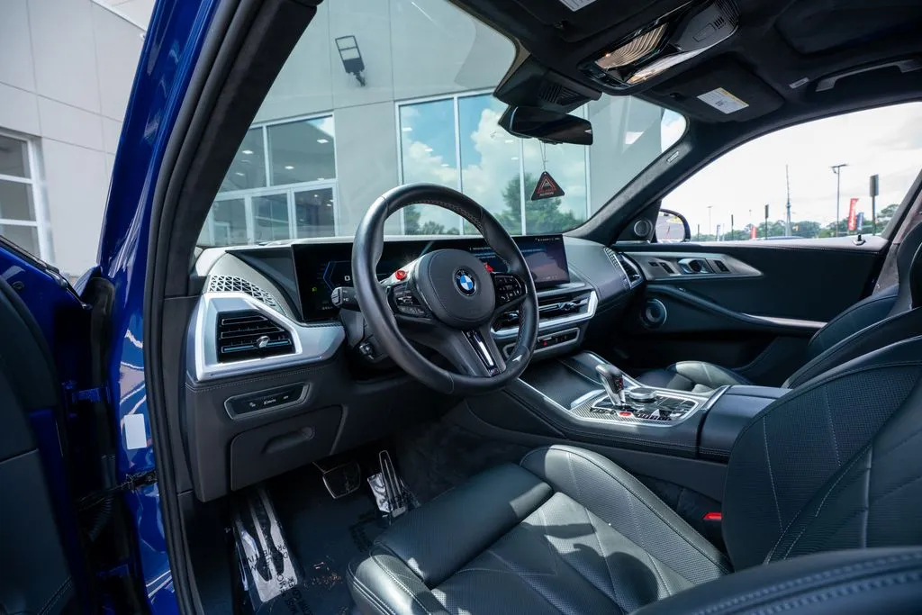 BMW XM photo 29