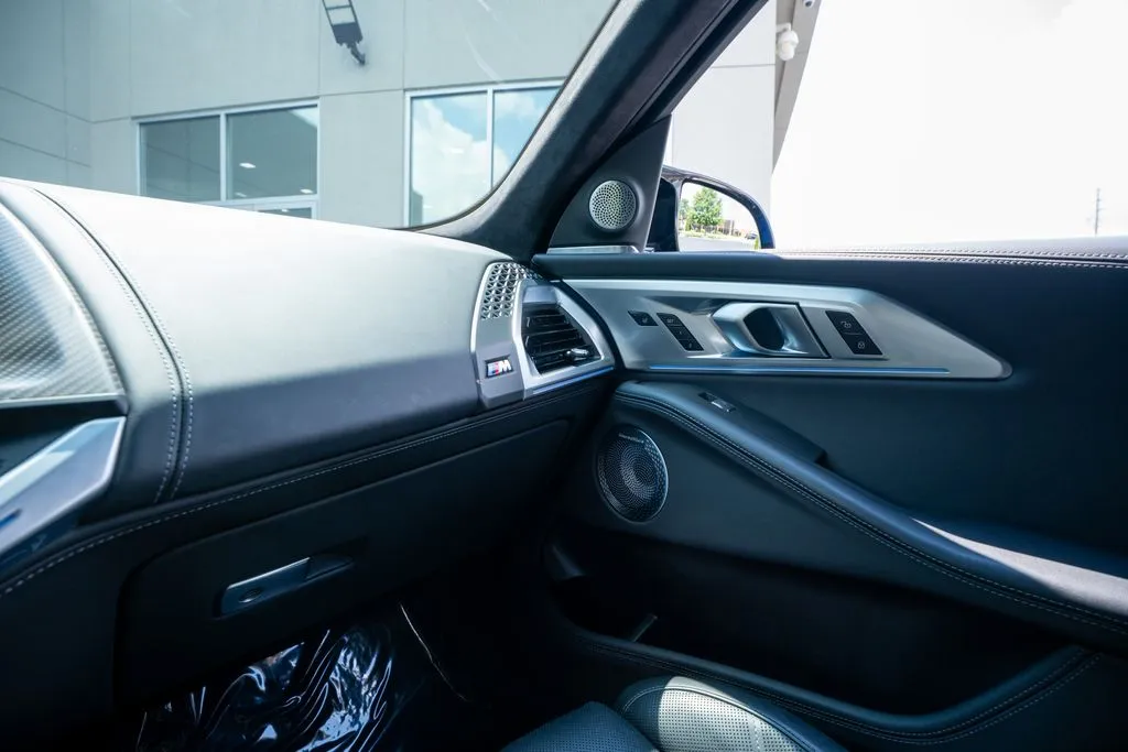 BMW XM photo 42