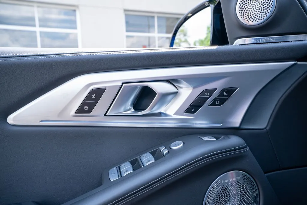 BMW XM photo 26