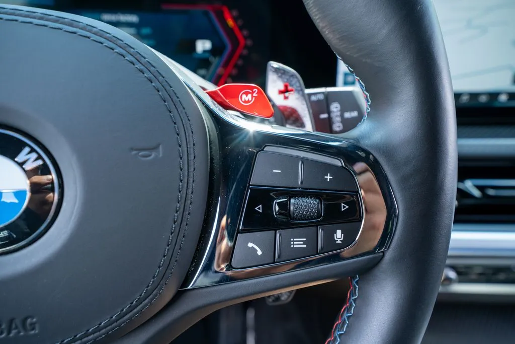 BMW XM photo 36