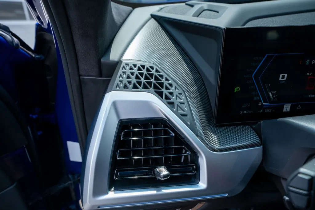 BMW XM photo 33