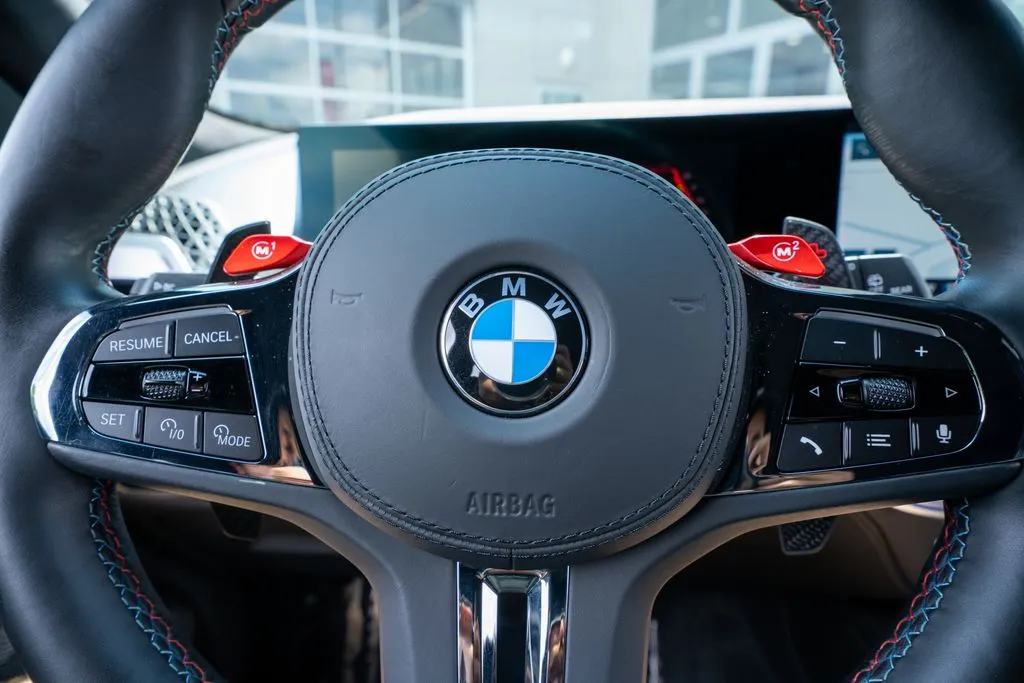 BMW XM photo 34