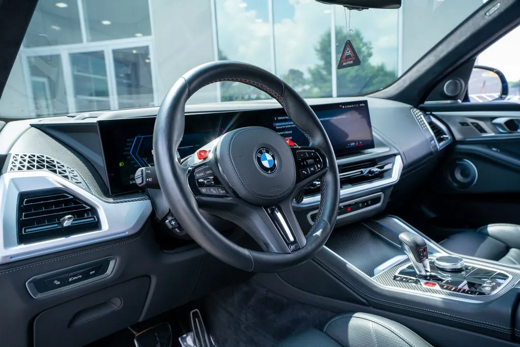 BMW XM photo 30